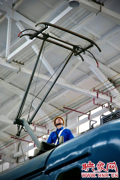 探访铁路“4S店”看看火车头如何做保养