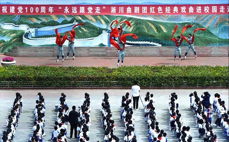 河南南阳多彩校园,开展未成年人思想道德建设的活动