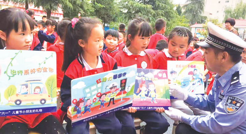 河南南阳多彩校园,开展未成年人思想道德建设的活动