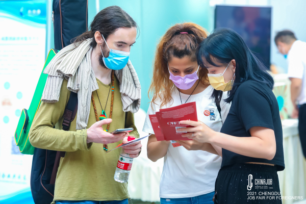 2024成都特大型人才招聘会,有300名求职者参加高端人才招聘会