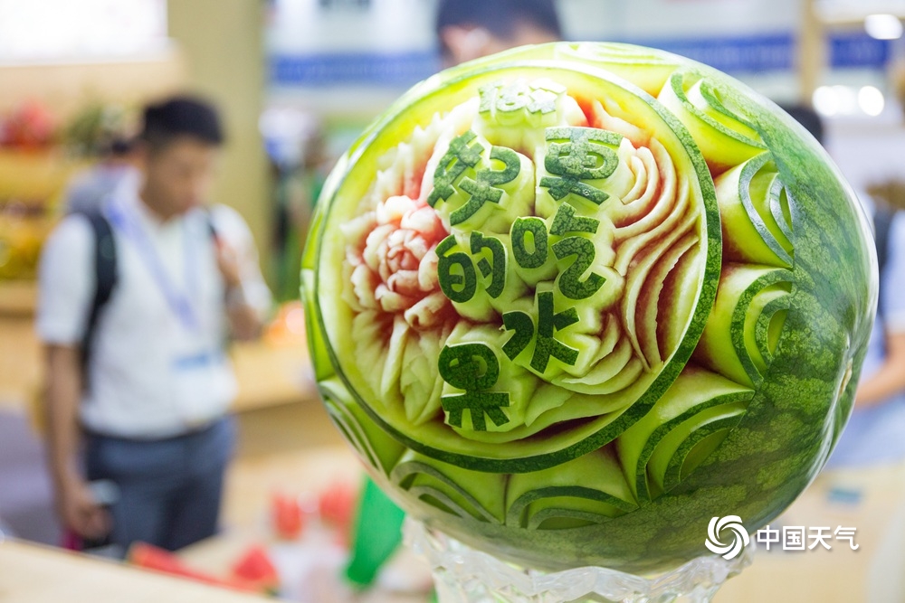 西瓜的花式切法吃法,教你西瓜瓜内打汁吃法