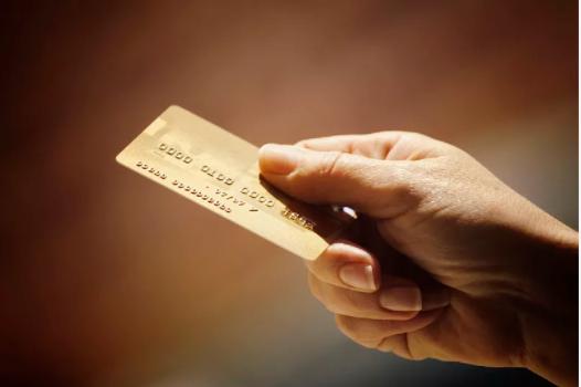 银行卡被盗刷怎么办挽回损失,银行卡被盗刷能不能获得赔偿