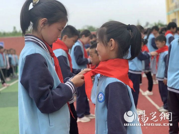 新寨镇中心小学入队仪式,长安路小学入队仪式