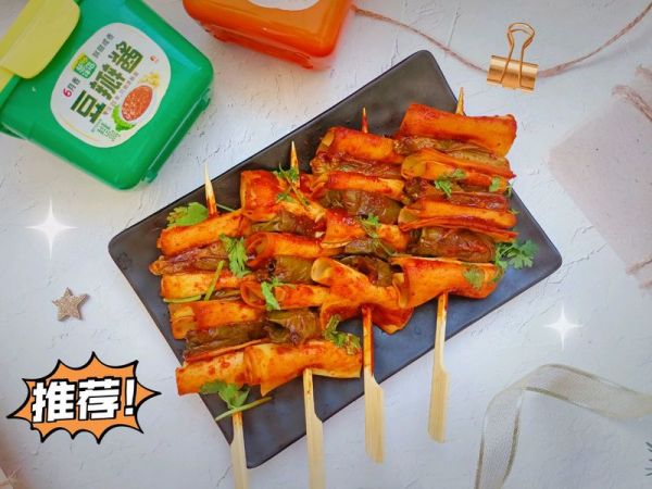 #一勺葱伴侣，成就招牌美味#夏天是属于辣椒豆皮串串的季节