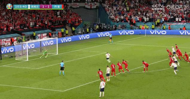 欧洲杯半决赛斯特林造点球,斯特林欧洲杯头球