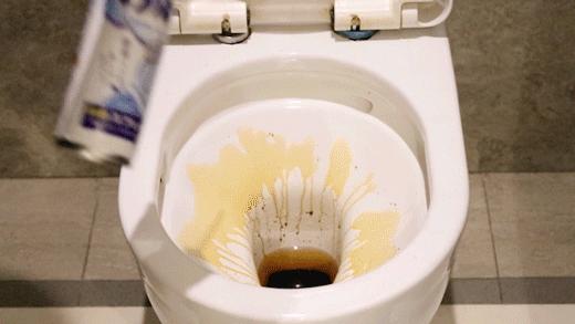蓝泡泡洁厕灵对马桶水箱有害吗,卫生间一个月用十几吨水正常吗