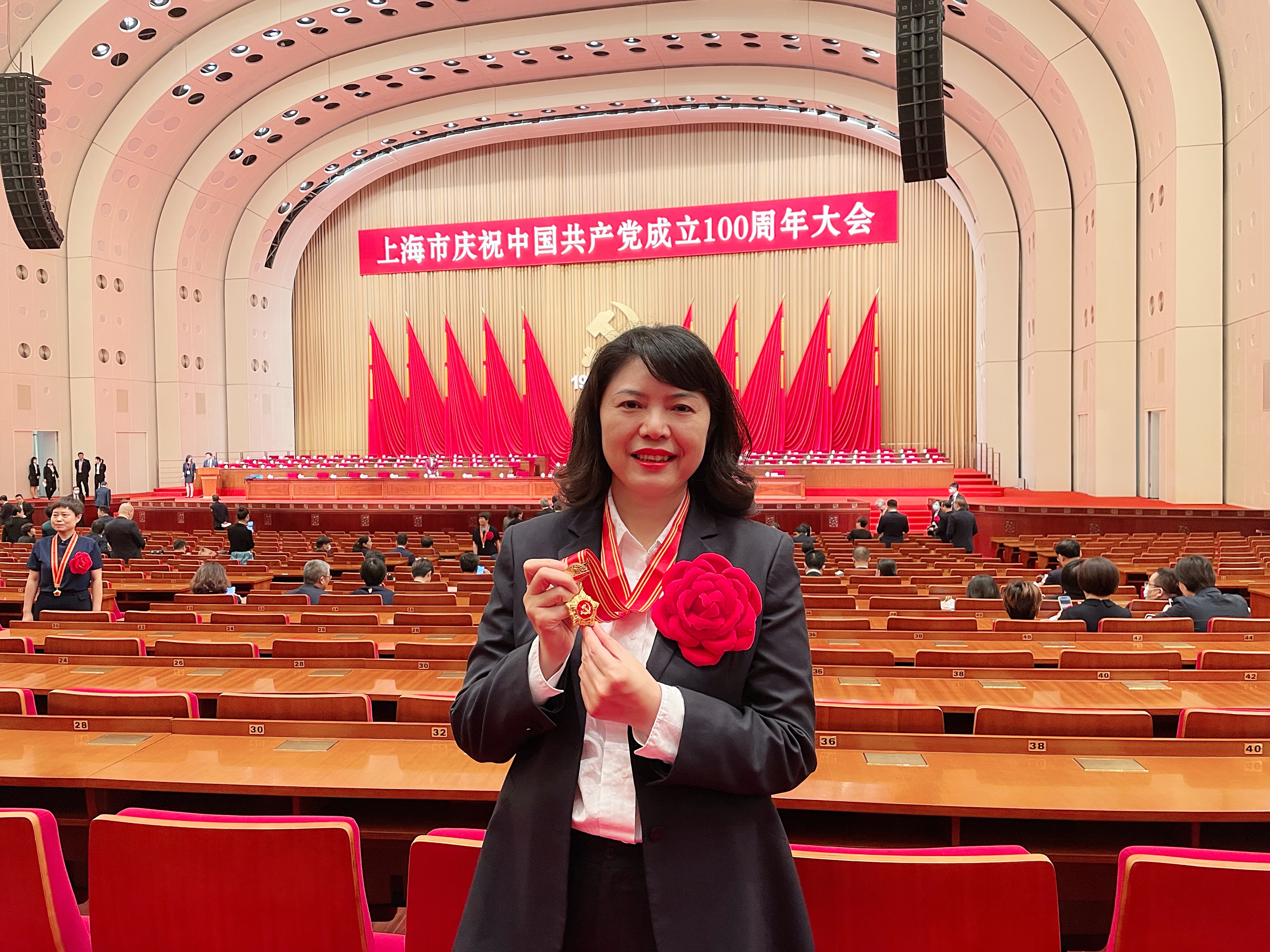 听取两优一先的汇报,学习两优一先总结