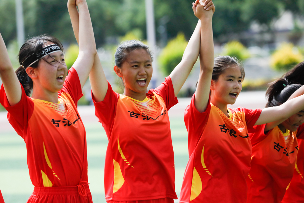 足球赛场上的心酸,足球场上的感动瞬间文章