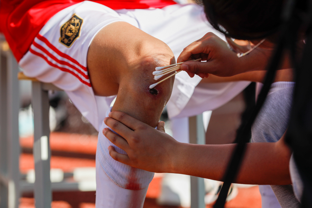 足球赛场上的心酸,足球场上的感动瞬间文章