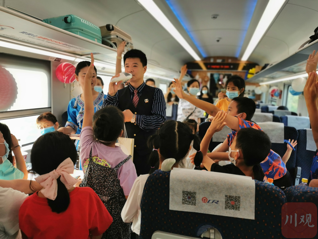 成都到张家界最快动车坐多少时间,成都至张家界西动车开了吗