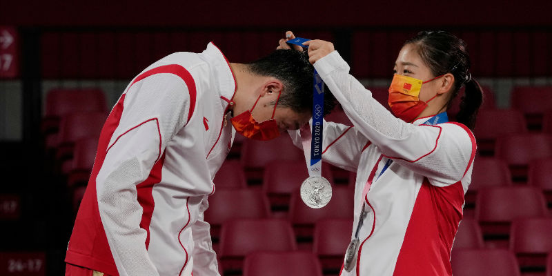 从接受“梦之队”输球开始，领略体育精神之美