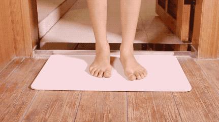 别在门口放“门垫”了？真脏！学学年轻人的做法，干净又实用