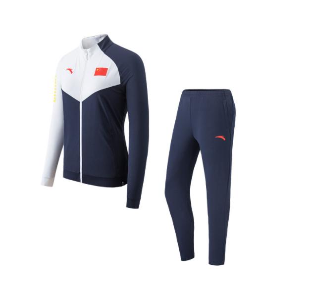 购时髦：技术不够装备来凑那些好看又实用的运动服饰｜封面天天见·逛姐出街