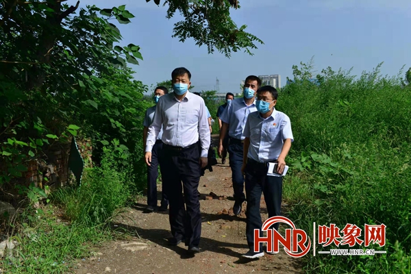 洛阳市涧西区委书记牛刚到工农街道开展“马路办公”