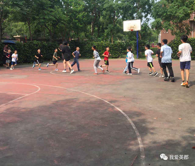 青少年篮球比赛,让孩子们感受体育