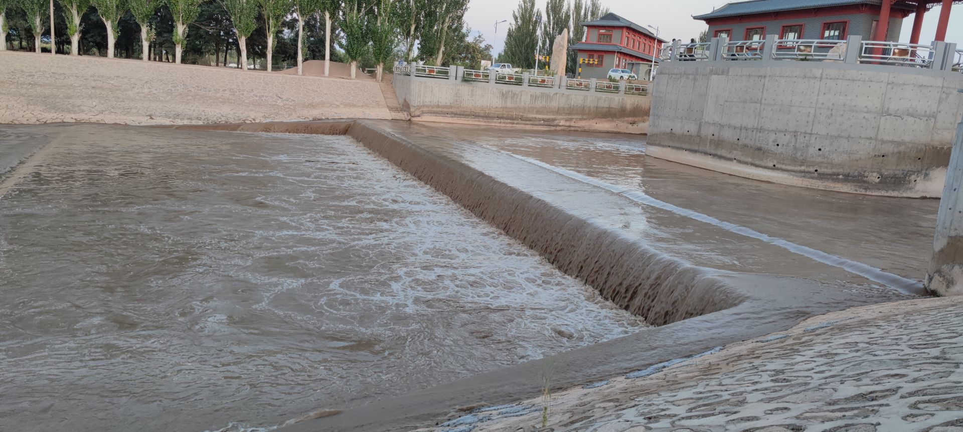 稀释被污染水体永济渠临河段开闸放水