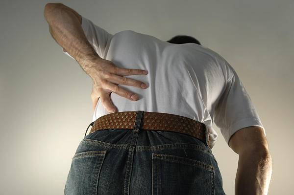 腰上一阵阵刺痛是肾结石吗,右后背腰上面一阵阵刺痛