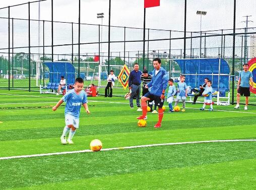 曲靖连片足球场,曲靖体育馆足球场