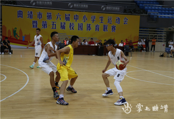 在体育精神的激励下成长,在竞赛中成长