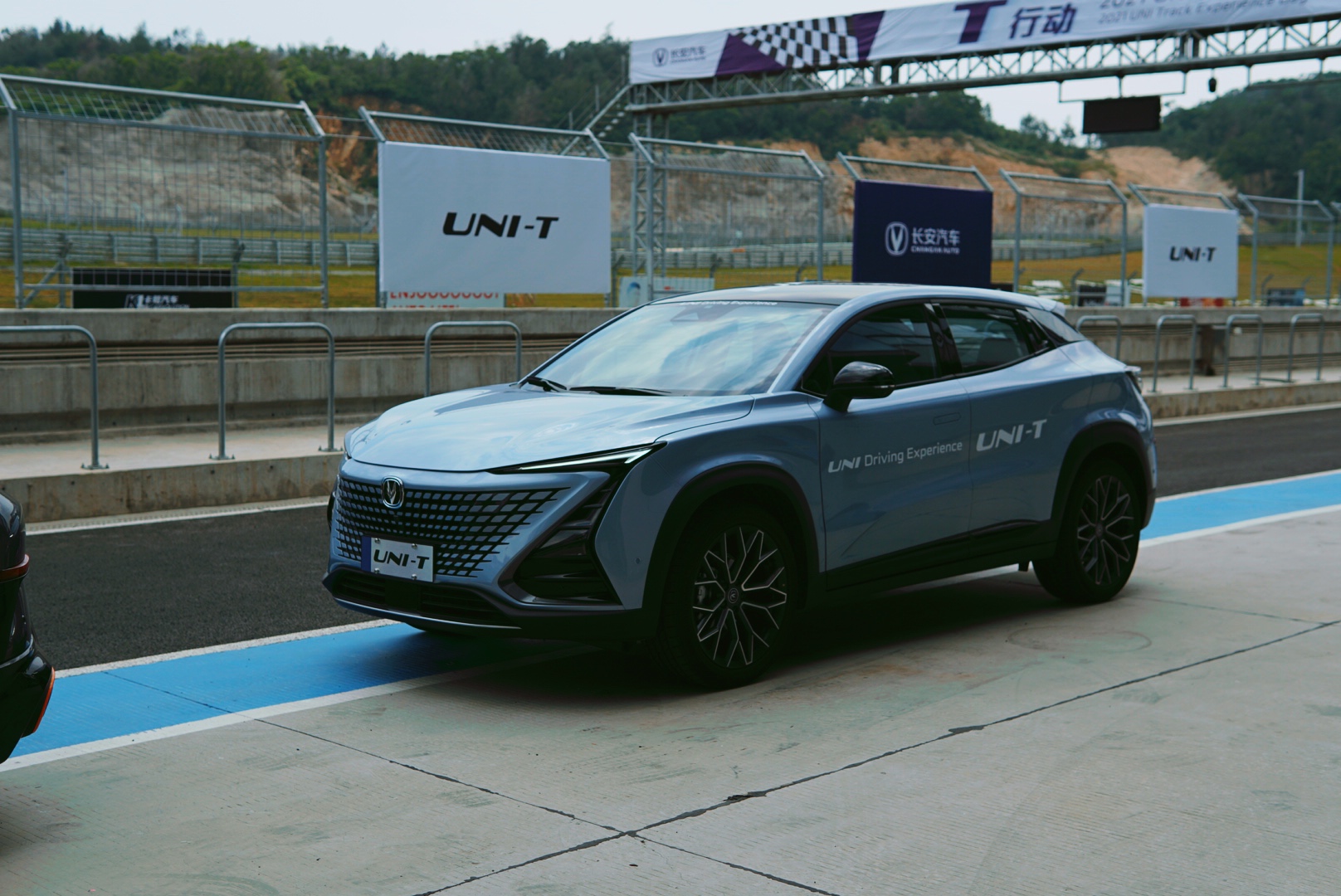 试驾2022款UNI-T把SUV开上赛道是种什么体验？