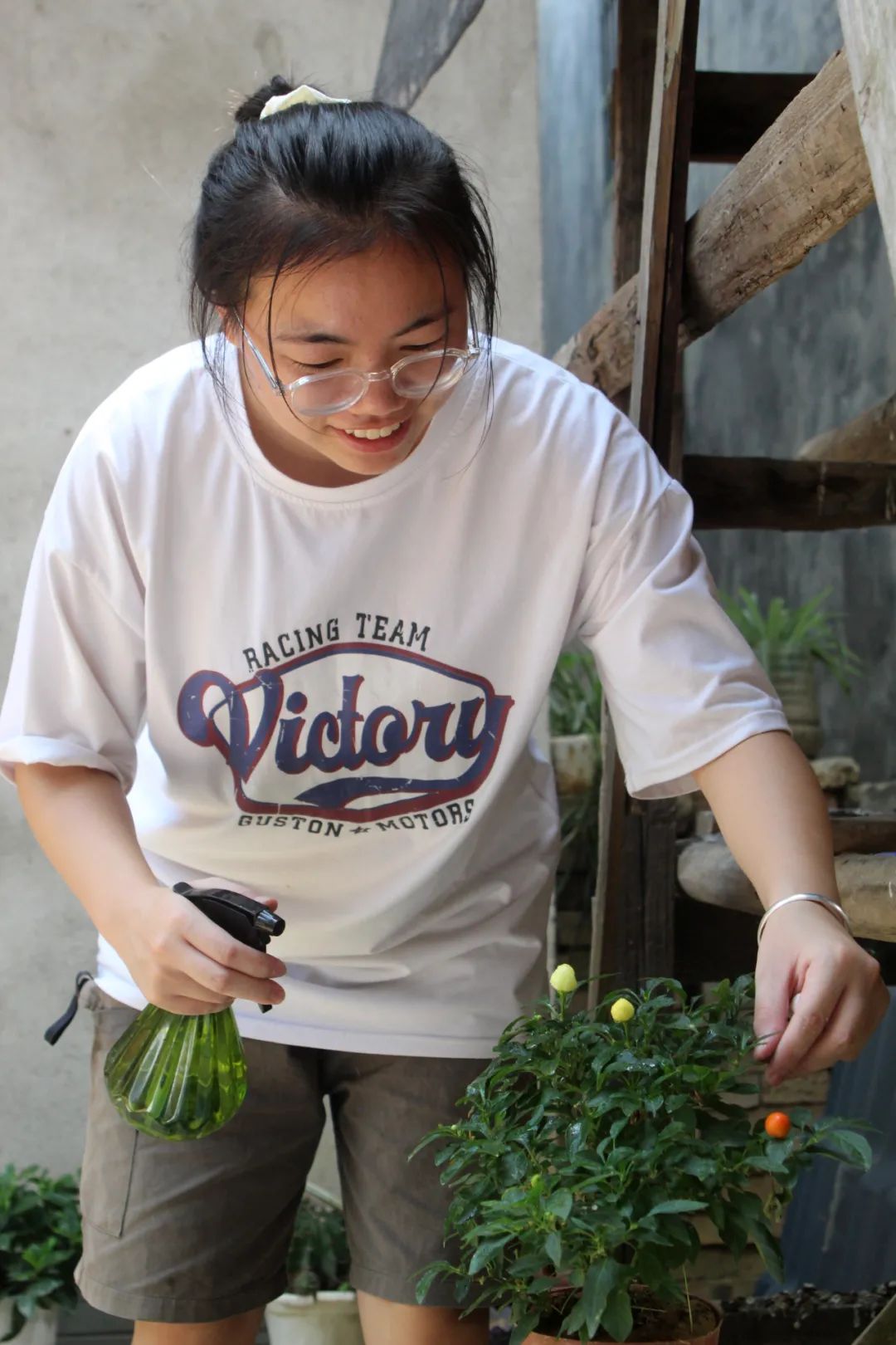 亲人相继离开，坚强的桂林姑娘独自踏上求学路