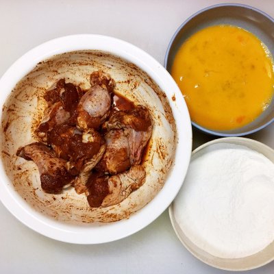 炸鸡全翅怎么做外酥里嫩,炸鸡大腿怎么做外酥里嫩