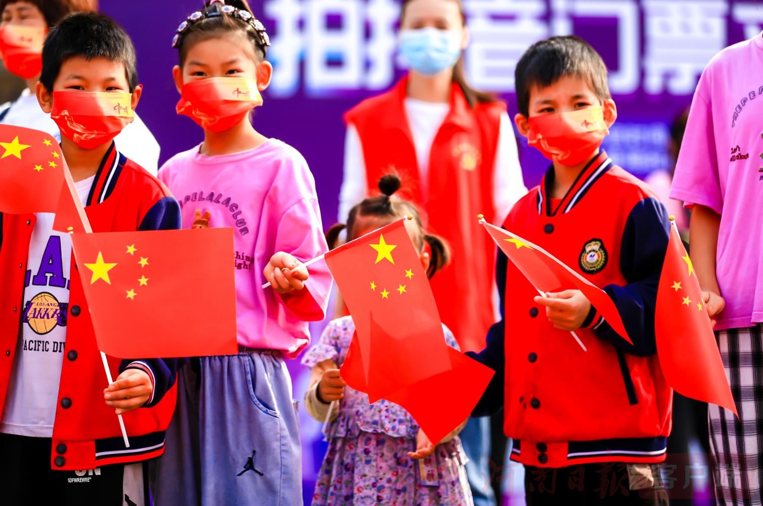 假如家乡有颜色河南,有颜色的地方一定是中国红