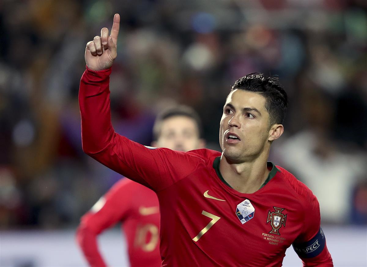 国家队戴帽次数,国家队戴帽子的瞬间