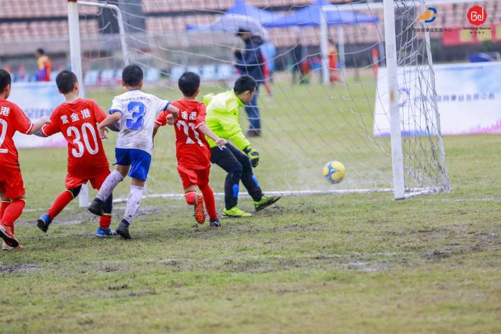 雨战篮球比赛,2022浙江省青少年足球锦标赛杭州