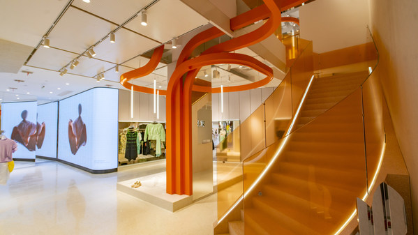 关晓彤同款艾莱依羽绒服图片,关晓彤代言的羽绒服品牌叫什么