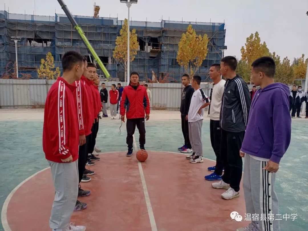 超越自我逐梦精彩——温宿县第二中学开展校园篮球、足球联赛
