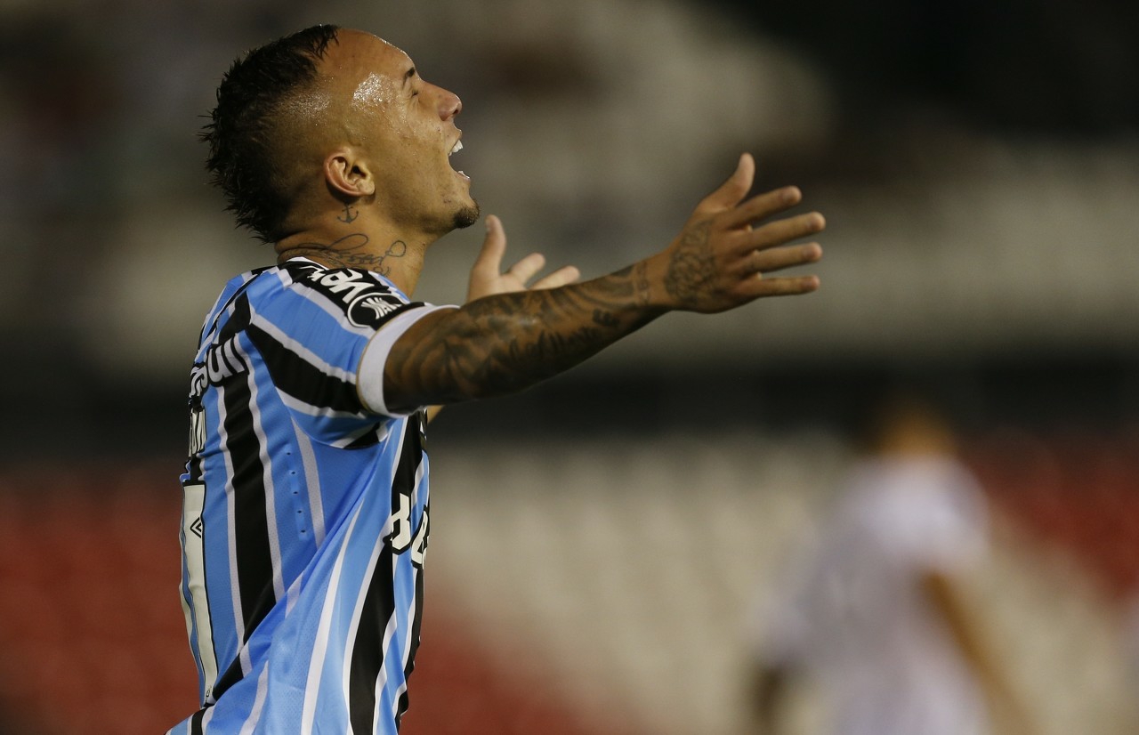 抢手货！23岁巴西籍小将引豪门关注，外媒曝曼联亲临现场考察