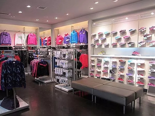 安踏上市10周年丁世忠演讲 (安踏丁和木与丁世忠什么关系)