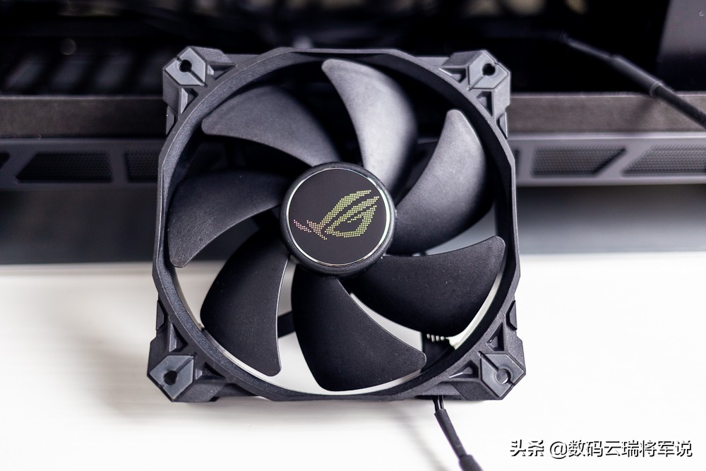 ROGStrix风神XF120磁悬浮风扇，让系统火力全开