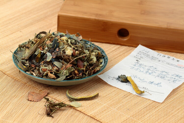 四时神药茯苓价格,为什么说茯苓是四时神药