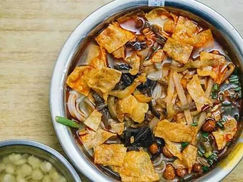 一碗螺蛳粉都吃不完,柳州一天一夜螺蛳粉逛吃攻略