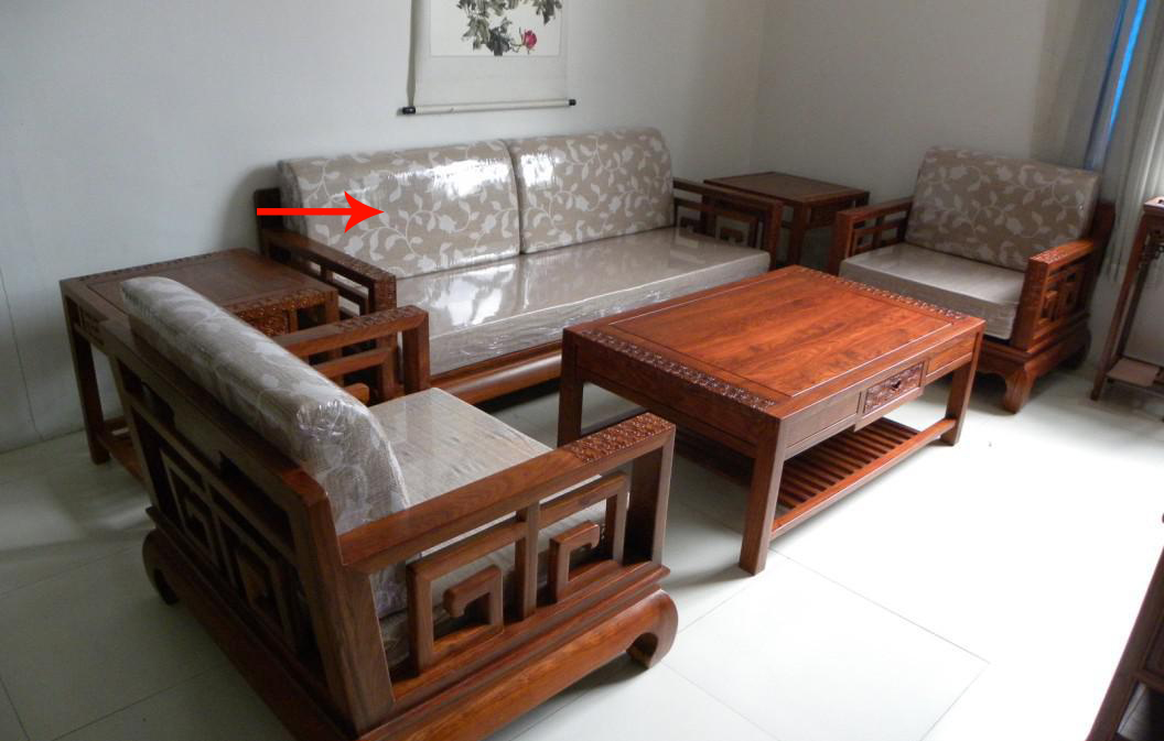 买红木沙发两年后感受,实木沙发刚买回来掉漆正常吗