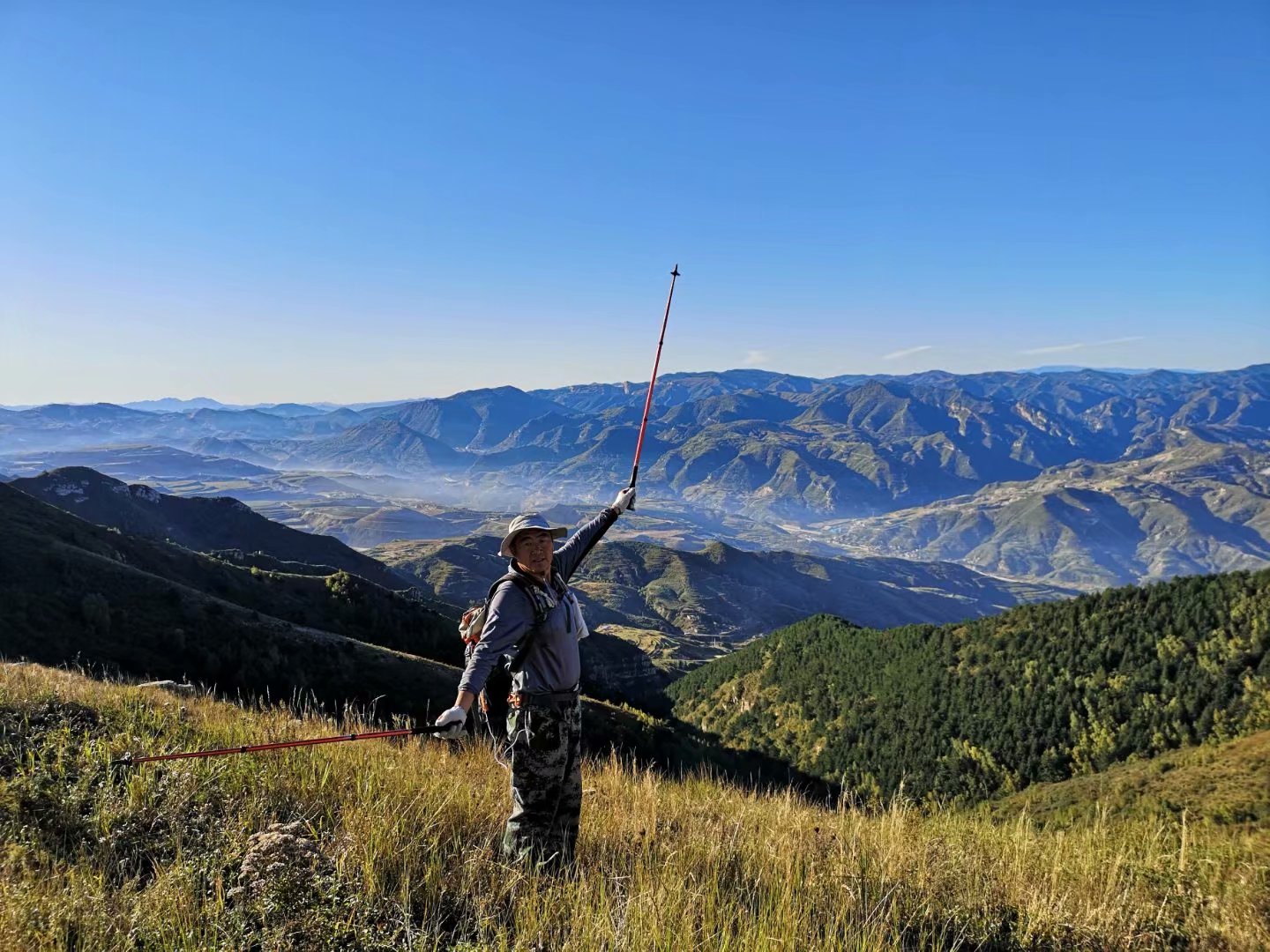 远征三晋凯旋还，飓风众人把酒欢