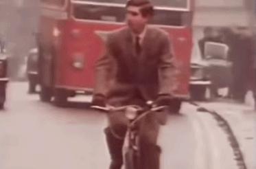 英女王下令封杀50年！王室私生活*片禁**遭泄漏，百万人在线吃瓜