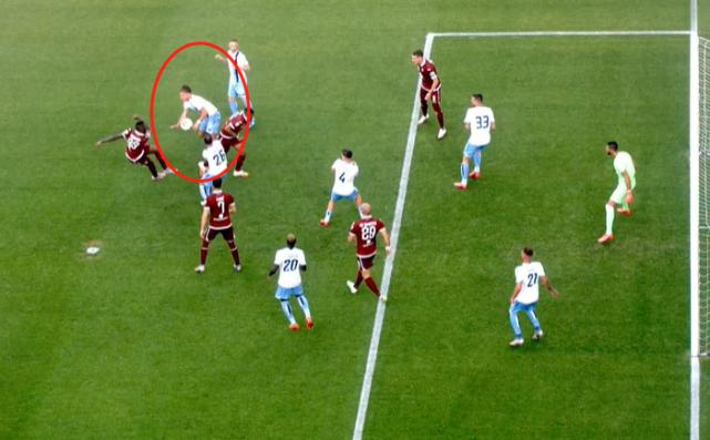 c罗全场9射2正罚丢点球,c罗进球裁判直接给黄牌