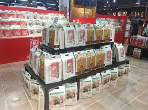 大米散装和长粒有什么区别,买大米买袋装和散装哪种便宜