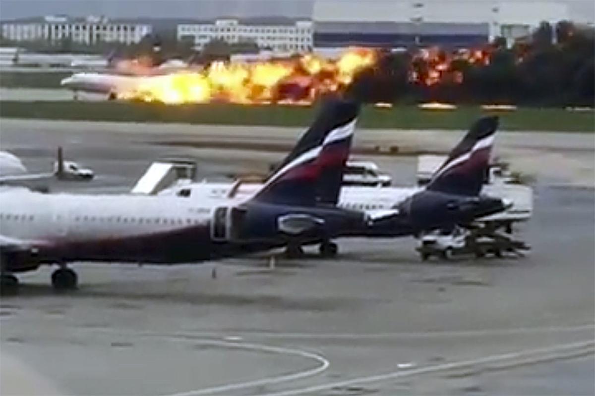ssj100鑸彮浜嬫晠,ssj100绌洪毦浜嬩欢鏈洪暱