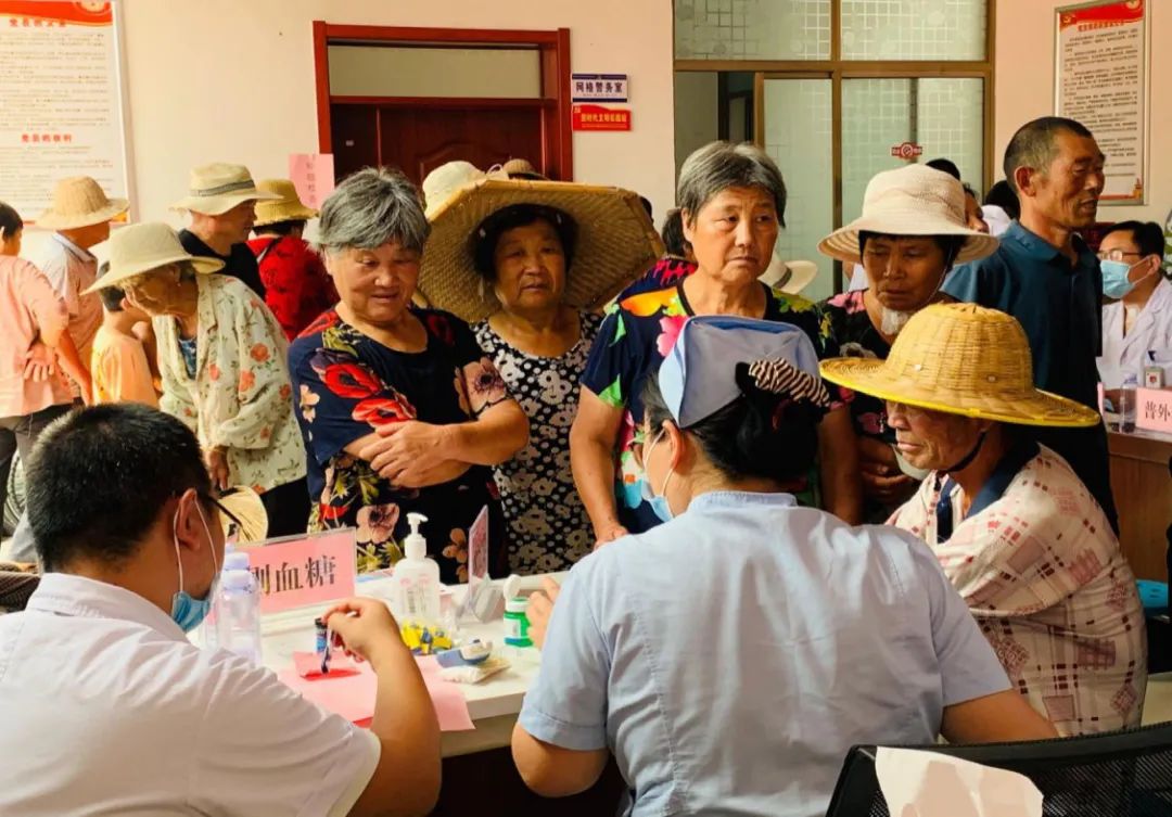 情系家乡献爱心回馈桑梓见真情,情系桑梓行善举捐资助学惠民生