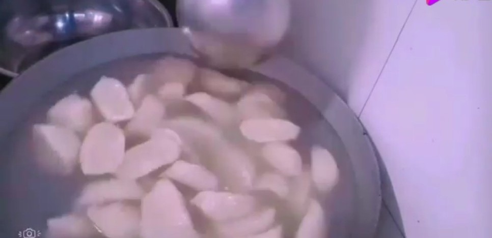 为什么煮出来的饺子容易破,为什么饺子煮破了