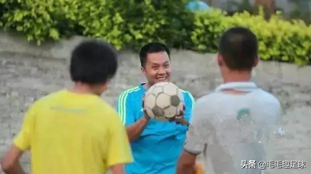 老师带领足球队走进世界杯,语文教师带足球队