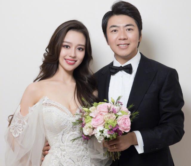 郎朗和多名小朋友同台演出,郎朗少年