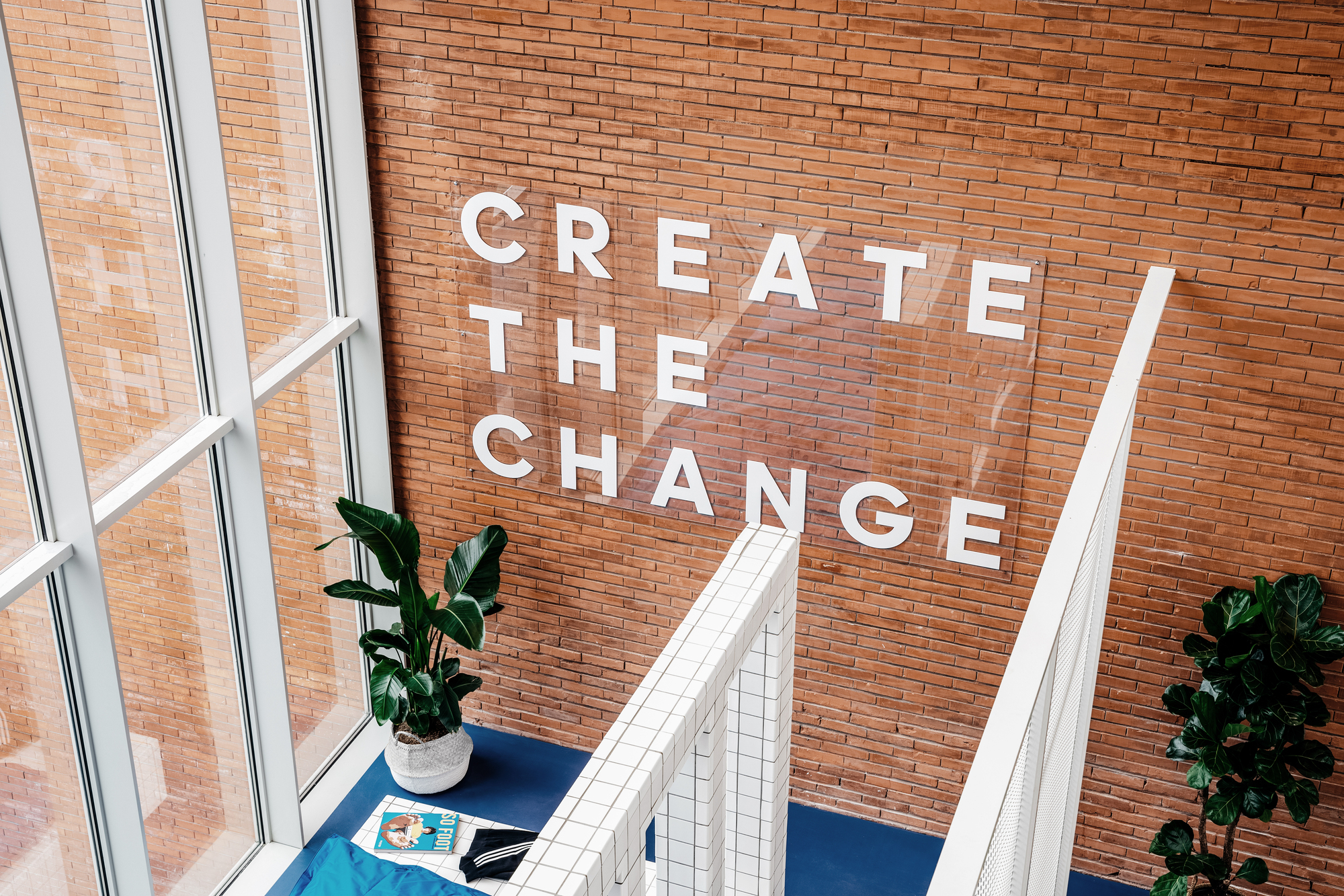 阿迪达斯球员版赞助,阿迪达斯赞助精英球队足球