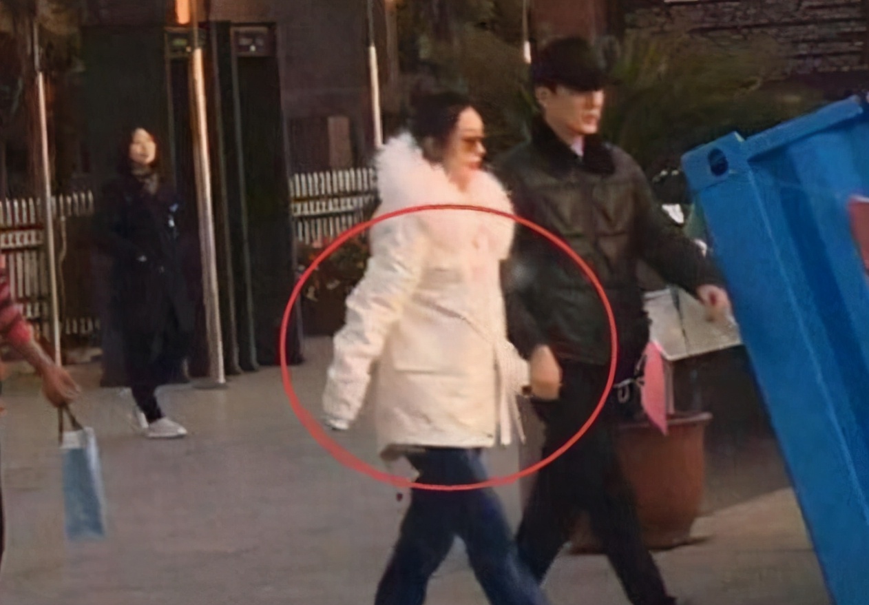 赵小刀卧室曝光，床上“骨盆正骨器”让宝妈红了眼：十生9疼一苦