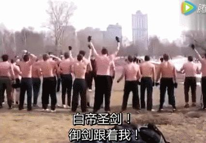 太硬核了吧？乌克兰小伙街头遭围殴，直接丢出来一颗*榴弹手**