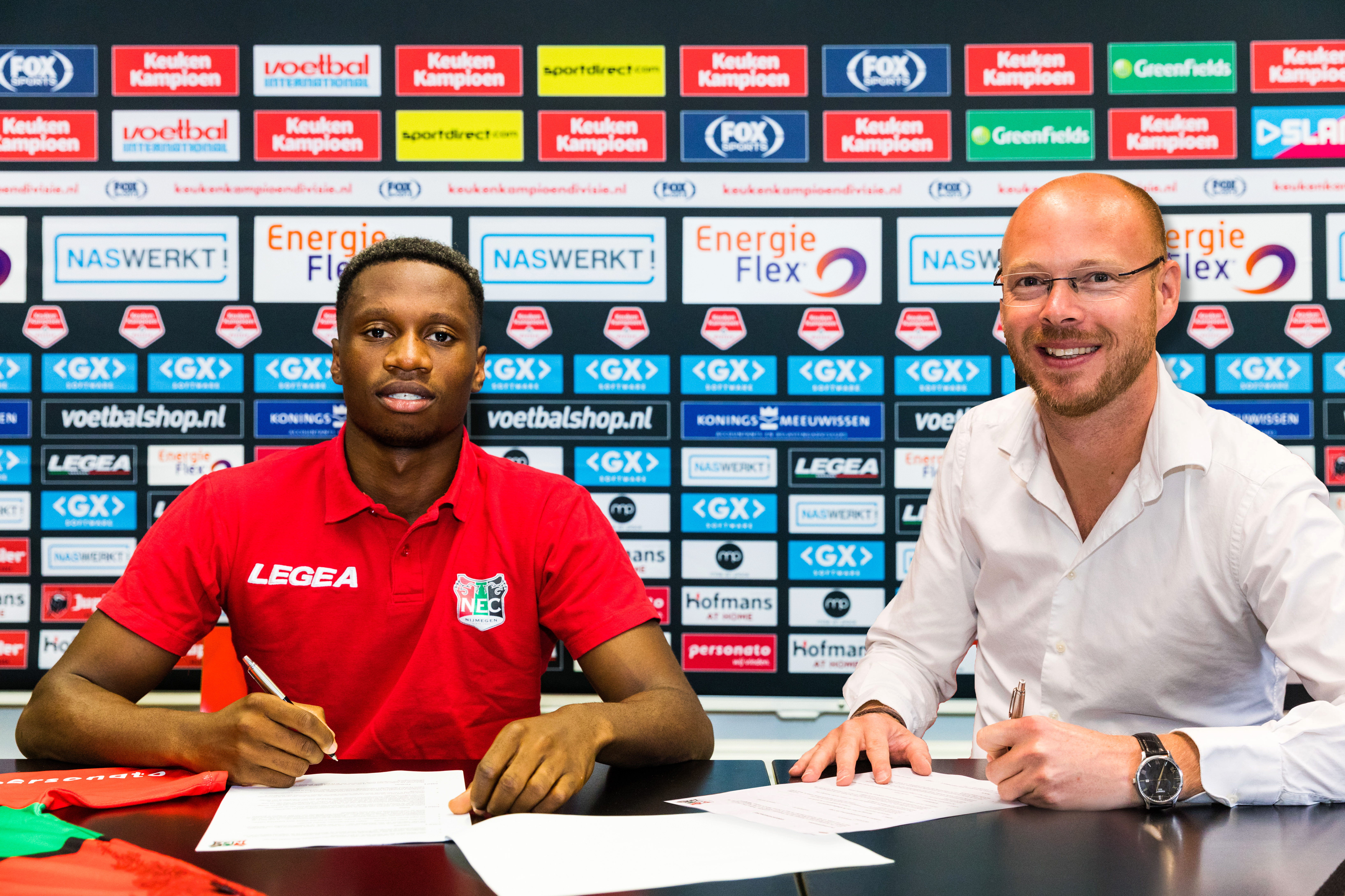 他生于德国，却成非洲国脚，本季独造8球成荷甲队大腿